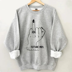 Future Mme Sweathirt avec annulaire - Sweat-shirt PersonalizedFiancee - Cadeau de fiançailles - Future MrsName Sweathirt - Ring Hand Sweater