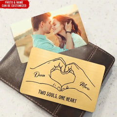 Two Souls One Heart with Couple Photo - Carte portefeuille en métal personnalisée, cadeau d'anniversaire pour lui/elle/femme/mari/finance