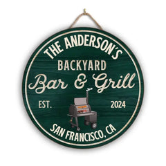 Backyard Bar &amp; Grill, BBQ Sign - Panneau en bois personnalisé, Cadeau pour la famille, Panneau de fumée personnalisé