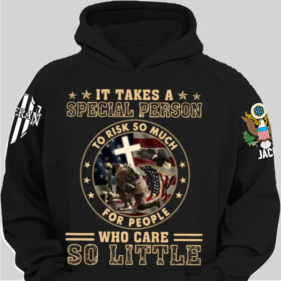 It Takes A Special Person To Risk So Much - Perfect Gift For Veteran, Grandpa, Dad on Memorial Day, Veterans Day, Patriot Day, Birthday Classic T-Shirt
