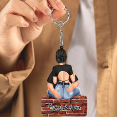 Couple étreignant - Porte-clés acrylique gravé personnalisé